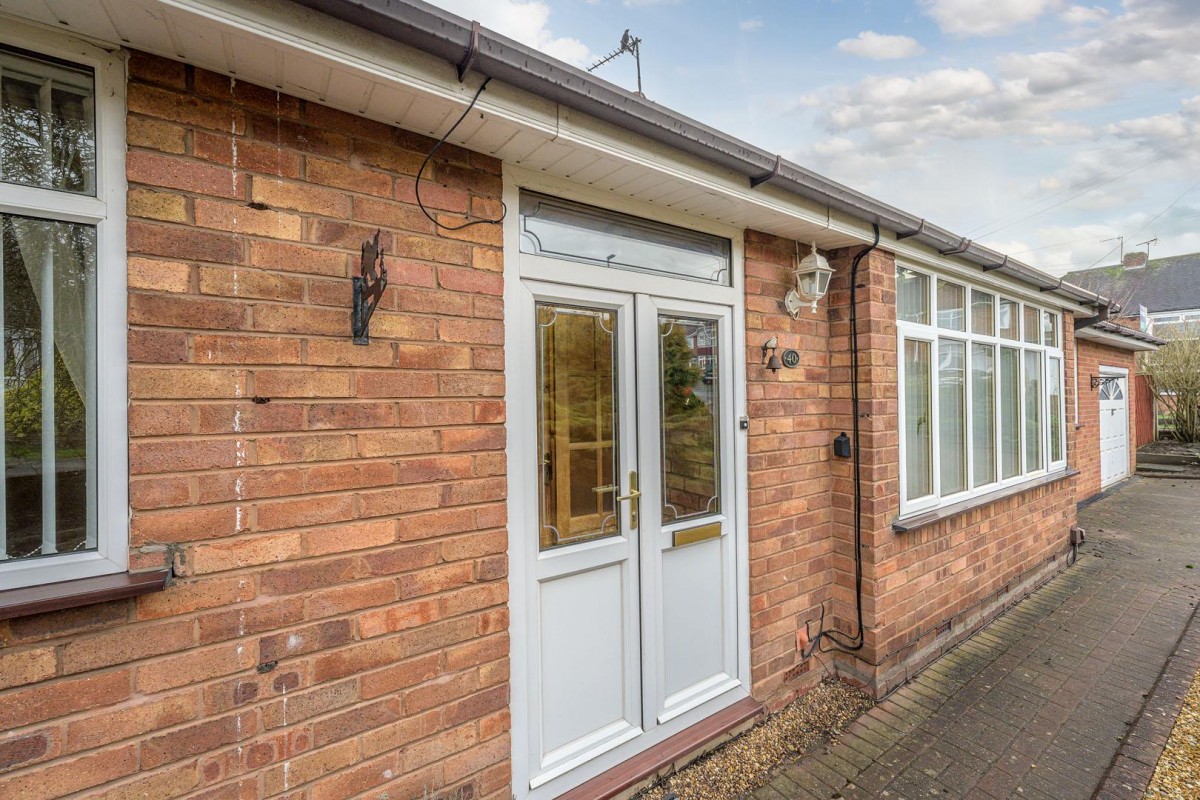 Essex Avenue, Kingswinford, DY6 9RH