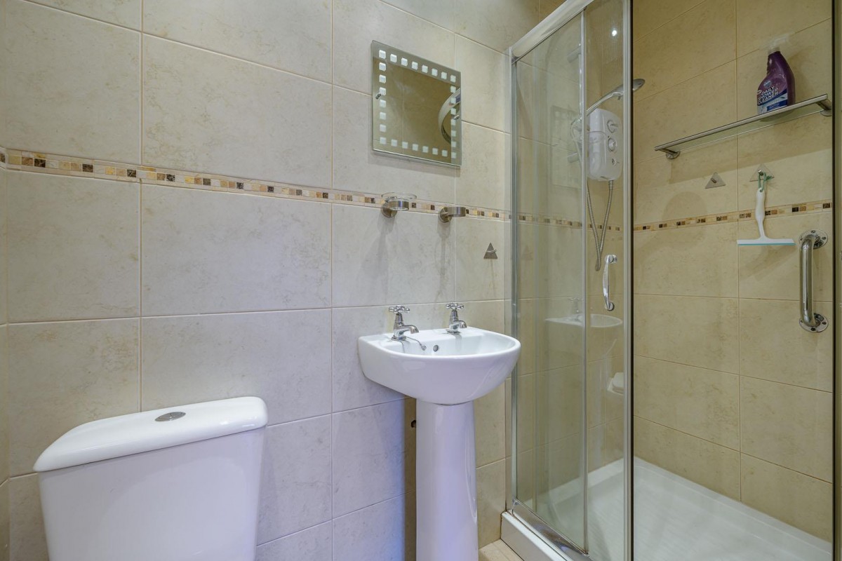 Essex Avenue, Kingswinford, DY6 9RH