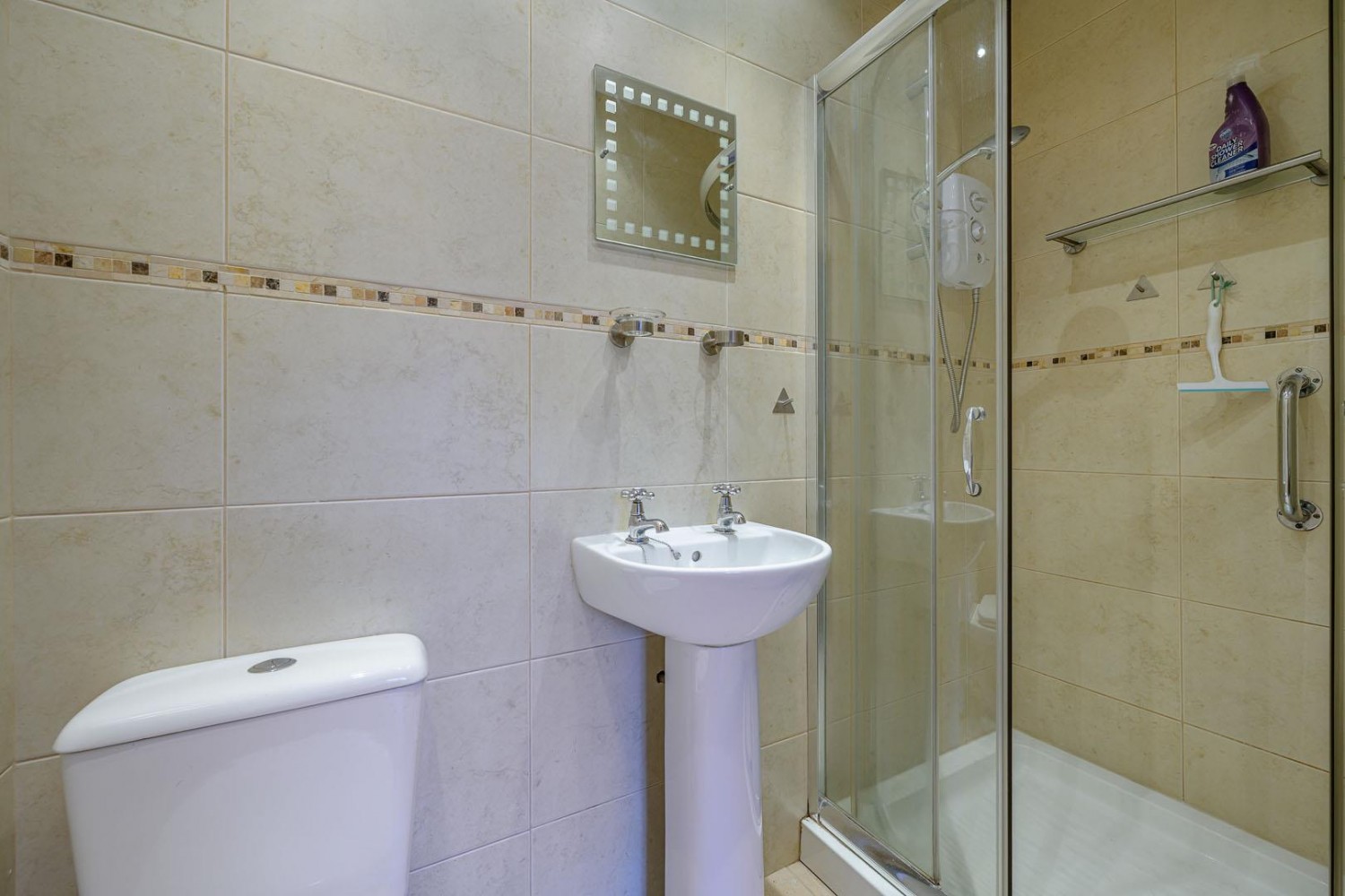 Essex Avenue, Kingswinford, DY6 9RH