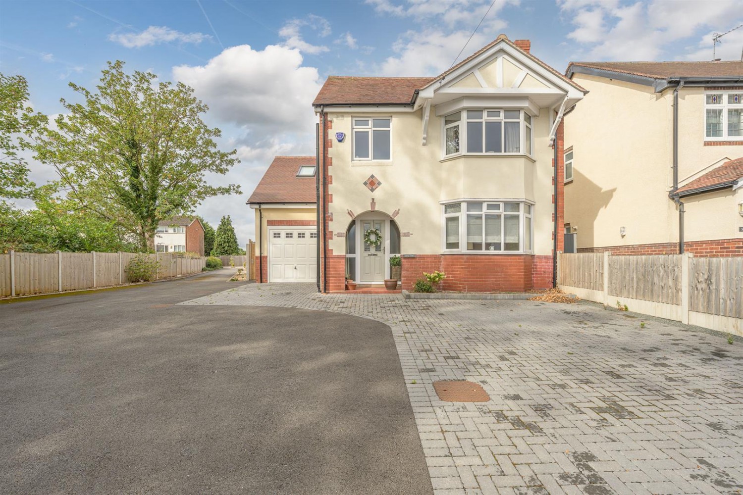 Wolverhampton Road, Kingswinford, DY6 7HY