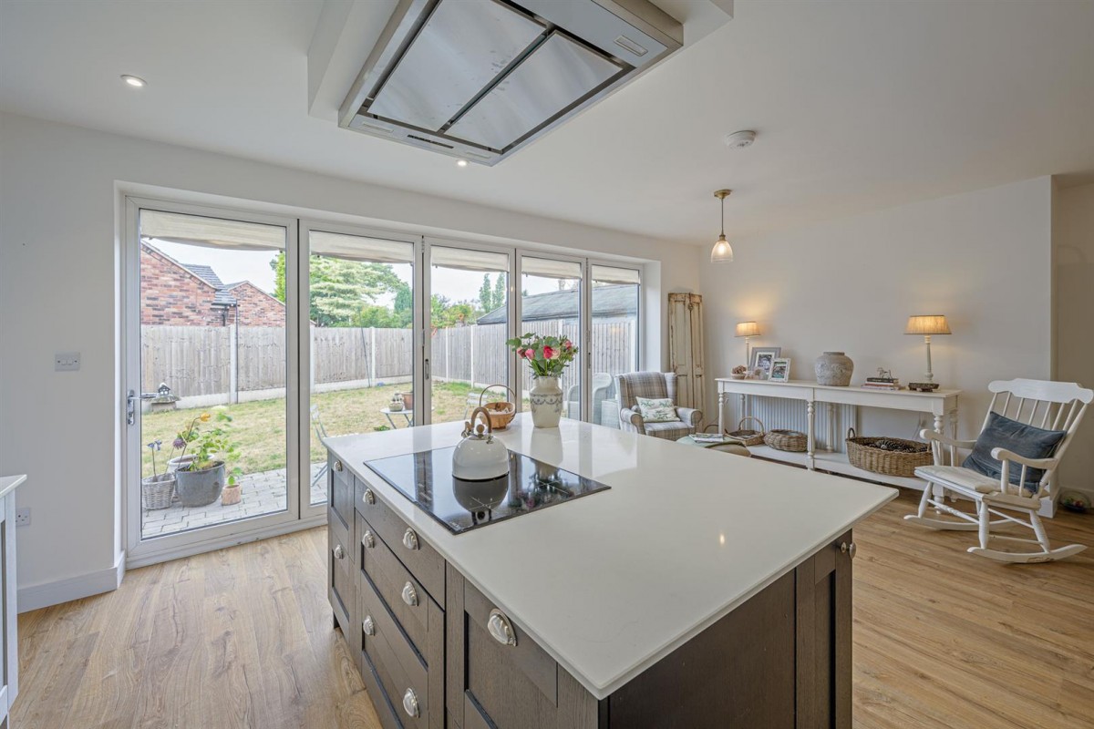 Wolverhampton Road, Kingswinford, DY6 7HY