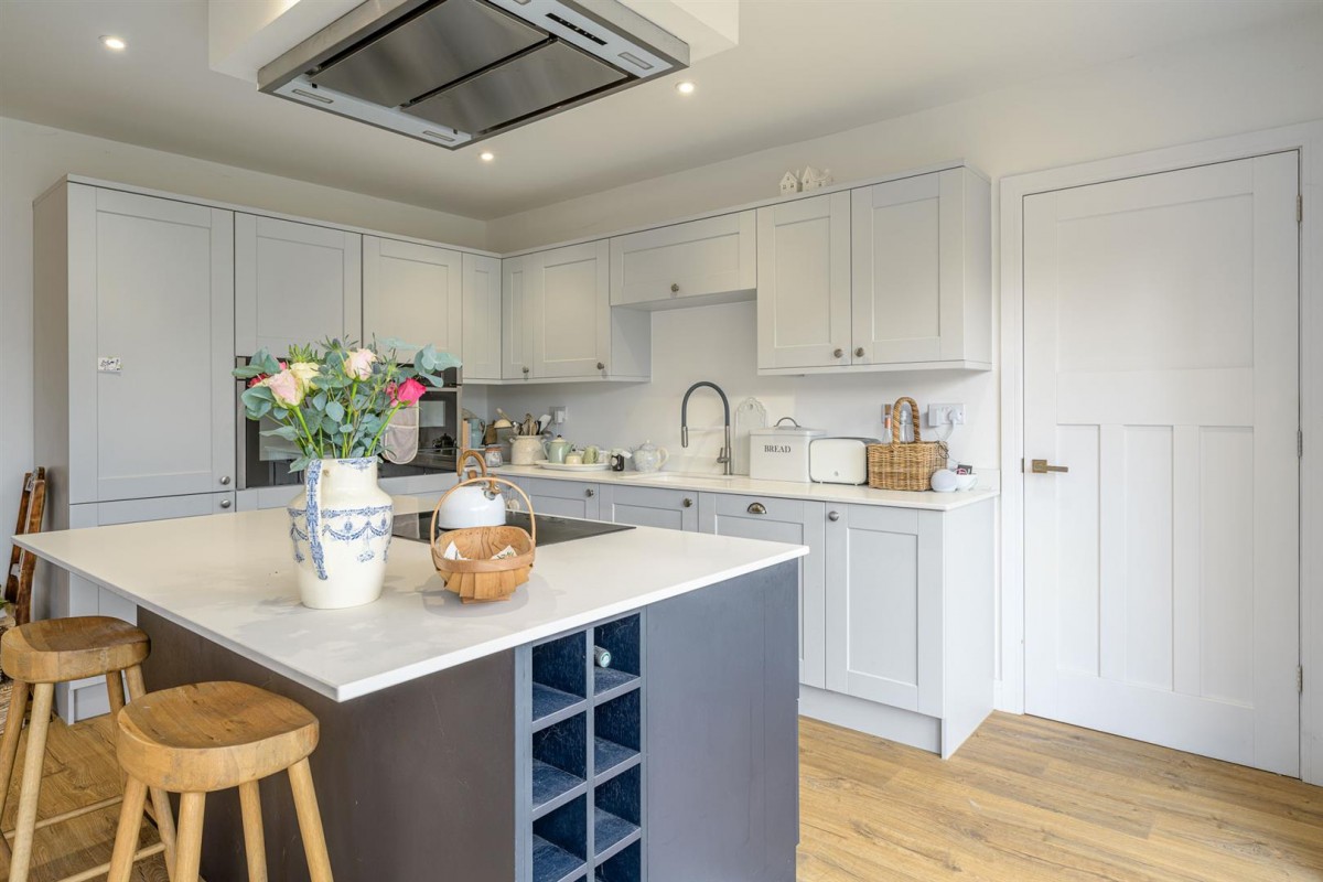 Wolverhampton Road, Kingswinford, DY6 7HY