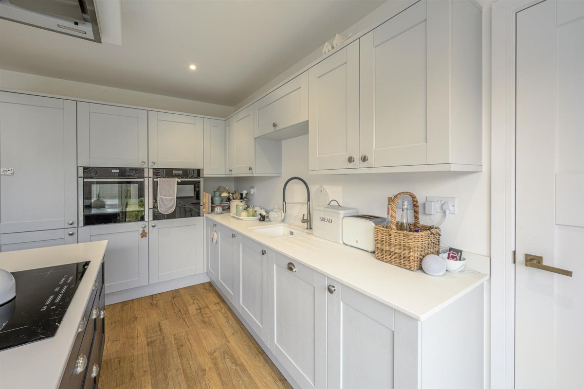 Wolverhampton Road, Kingswinford, DY6 7HY