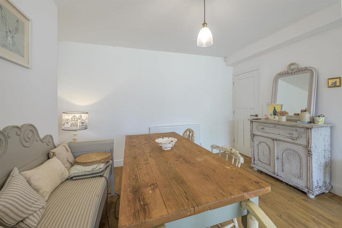 Wolverhampton Road, Kingswinford, DY6 7HY