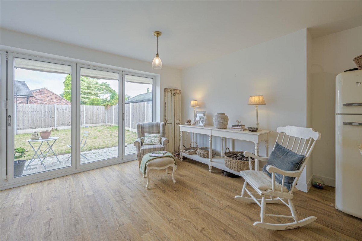 Wolverhampton Road, Kingswinford, DY6 7HY