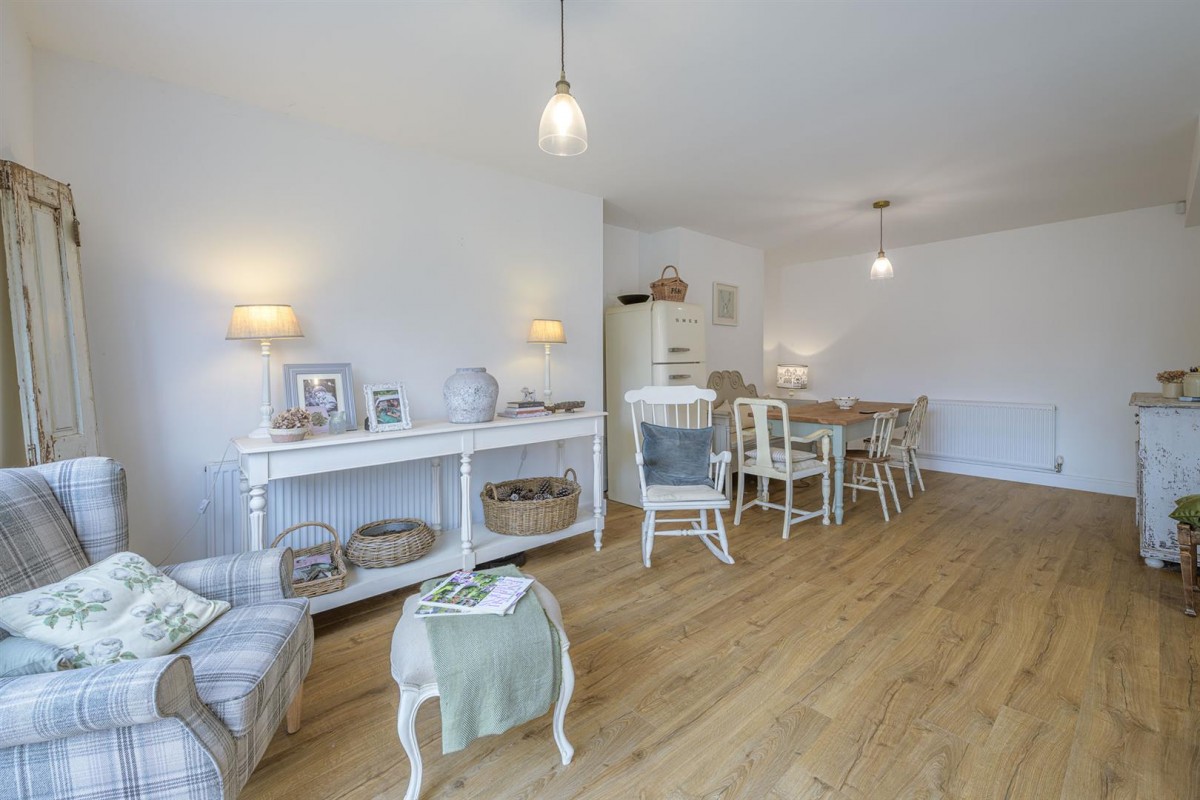 Wolverhampton Road, Kingswinford, DY6 7HY