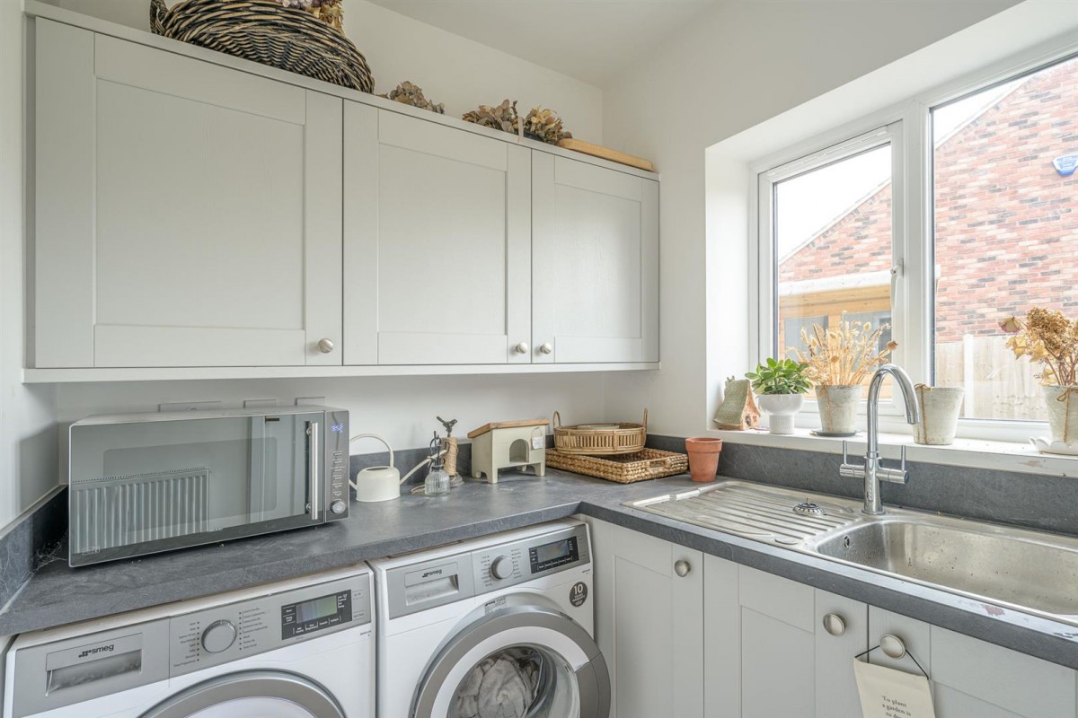 Wolverhampton Road, Kingswinford, DY6 7HY