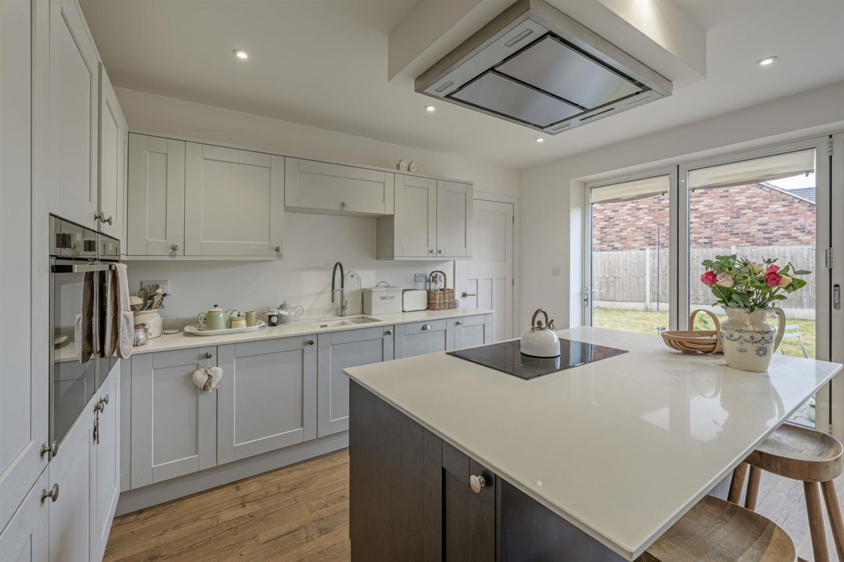 Wolverhampton Road, Kingswinford, DY6 7HY