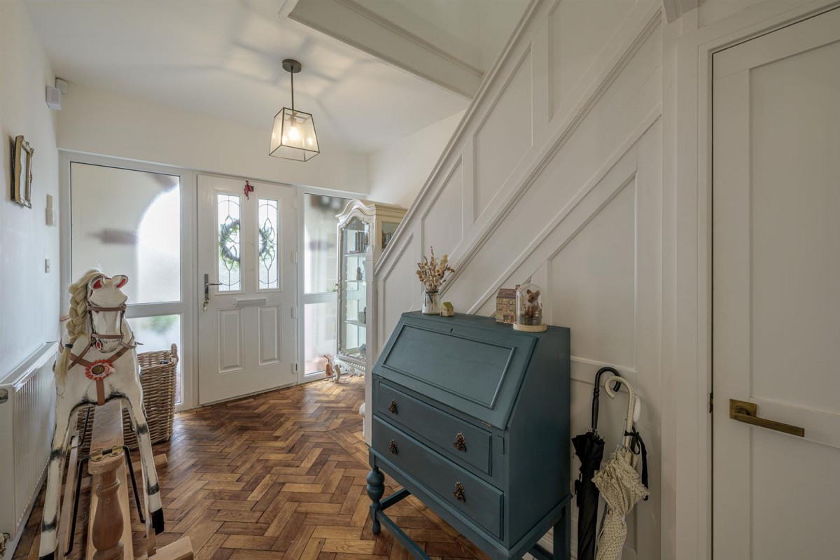 Wolverhampton Road, Kingswinford, DY6 7HY