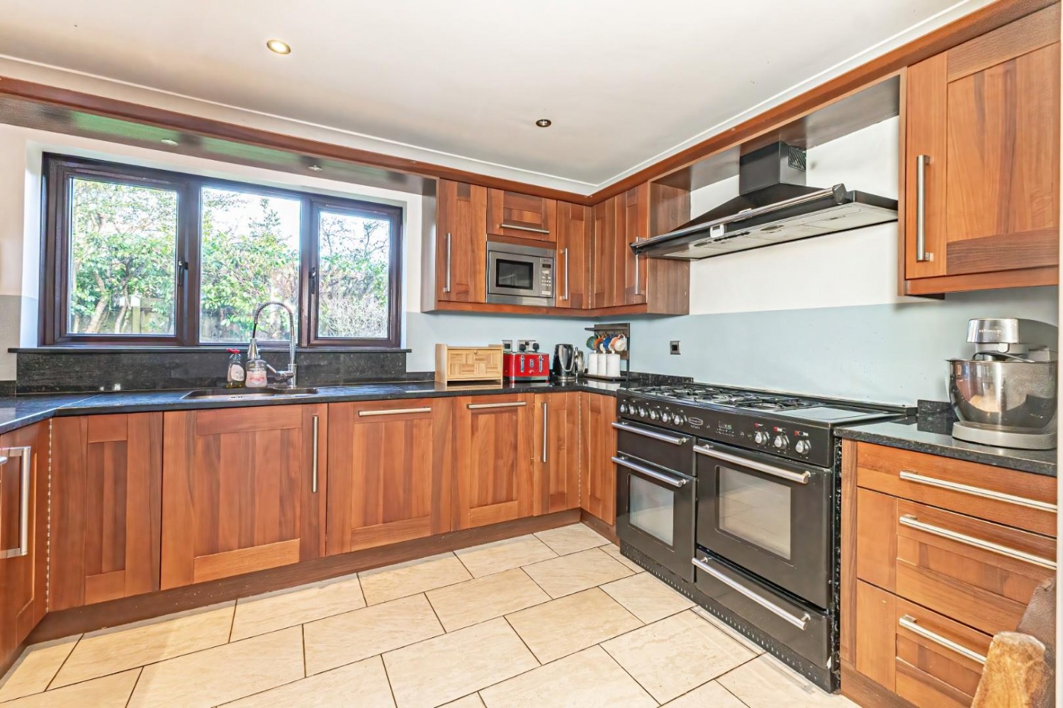 High Street, Eaton Bray