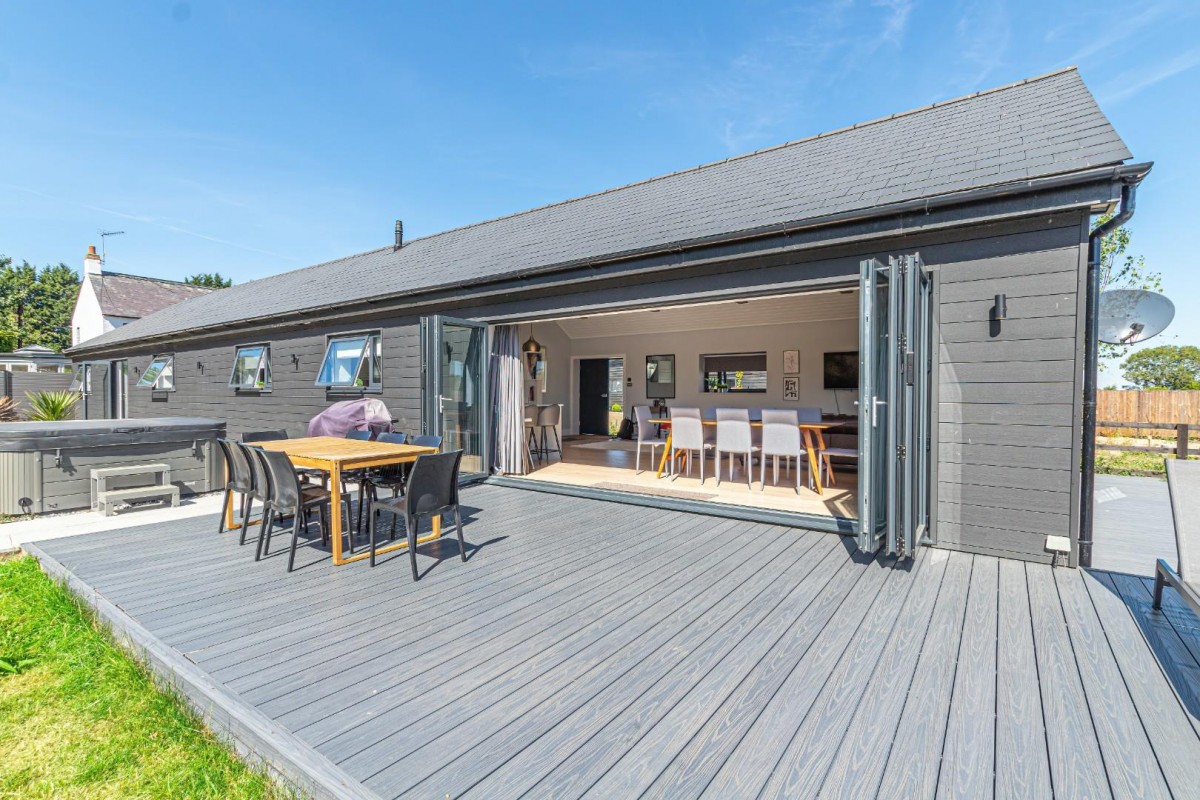 Cedar Barn, Hollingdon