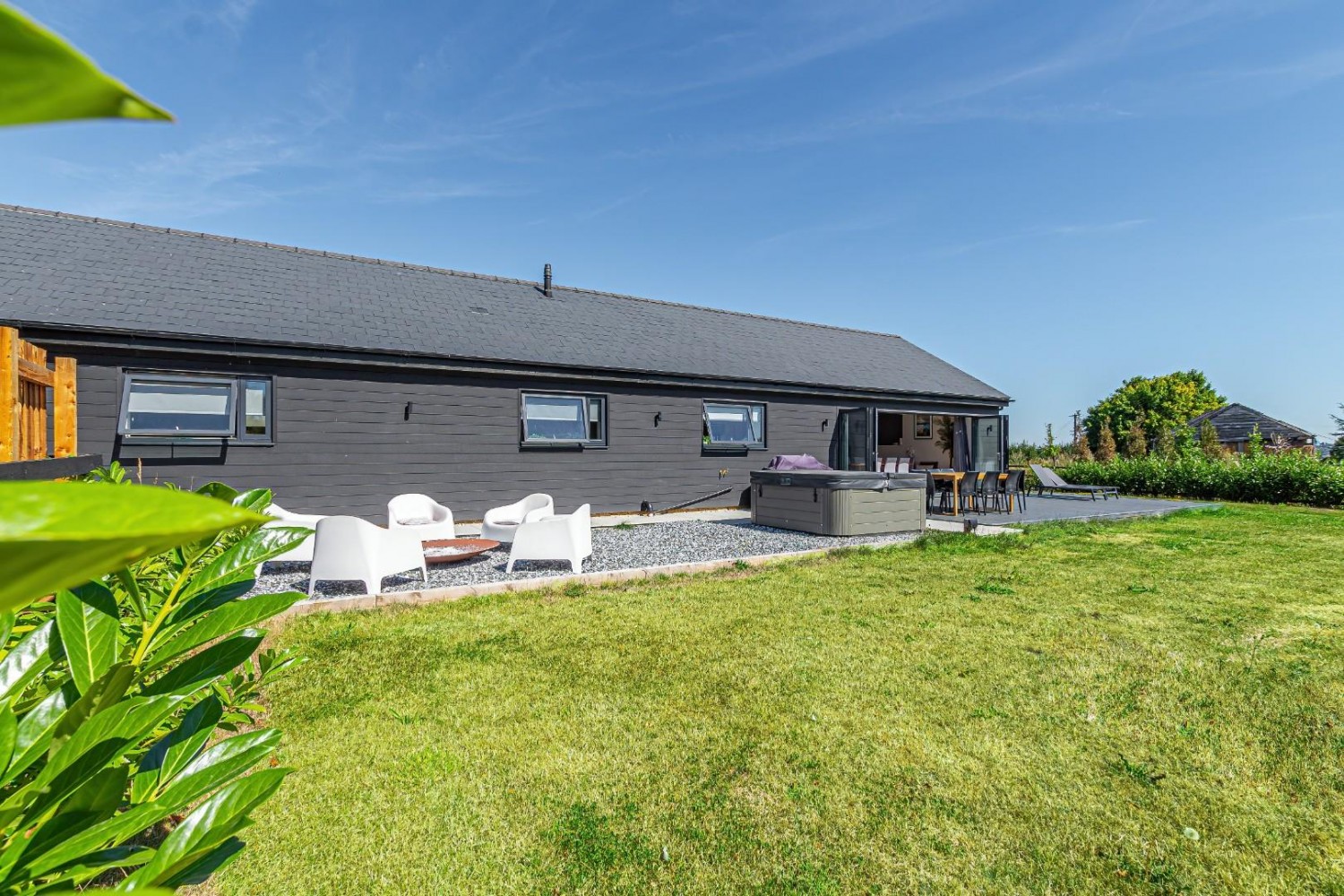 Cedar Barn, Hollingdon