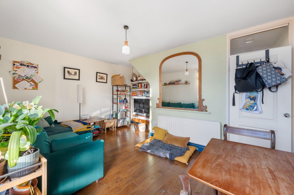 Tottenham Road, London, N1