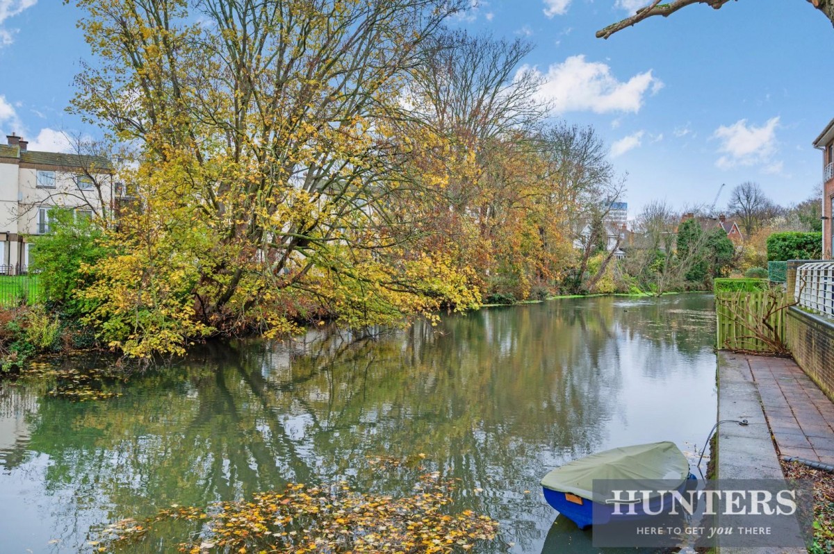 Tallow Road, Brentford