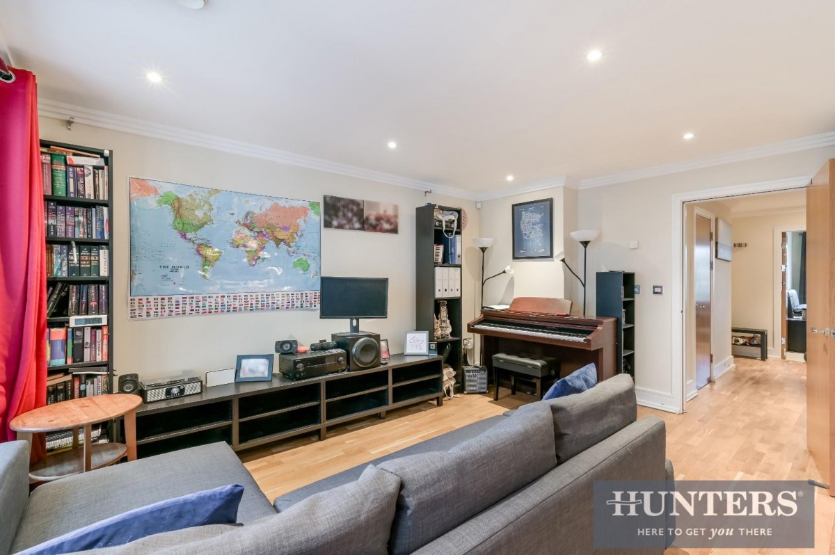 Tallow Road, Brentford