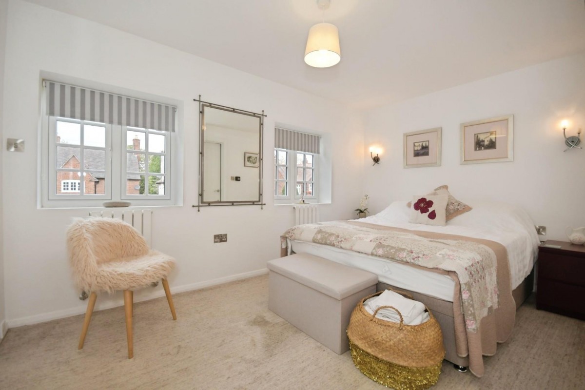 Storrs Road, Brampton, Chesterfield, S40 3QA