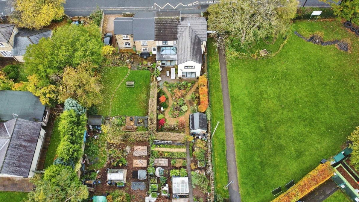 Storrs Road, Brampton, Chesterfield, S40 3QA