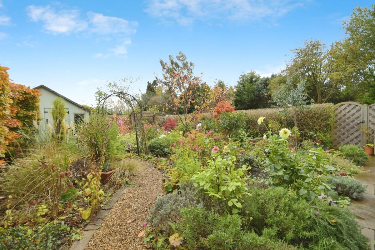 Storrs Road, Brampton, Chesterfield, S40 3QA