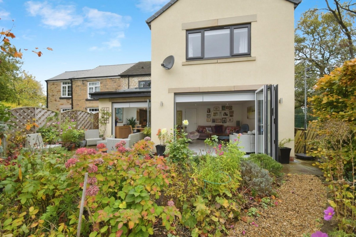 Storrs Road, Brampton, Chesterfield, S40 3QA