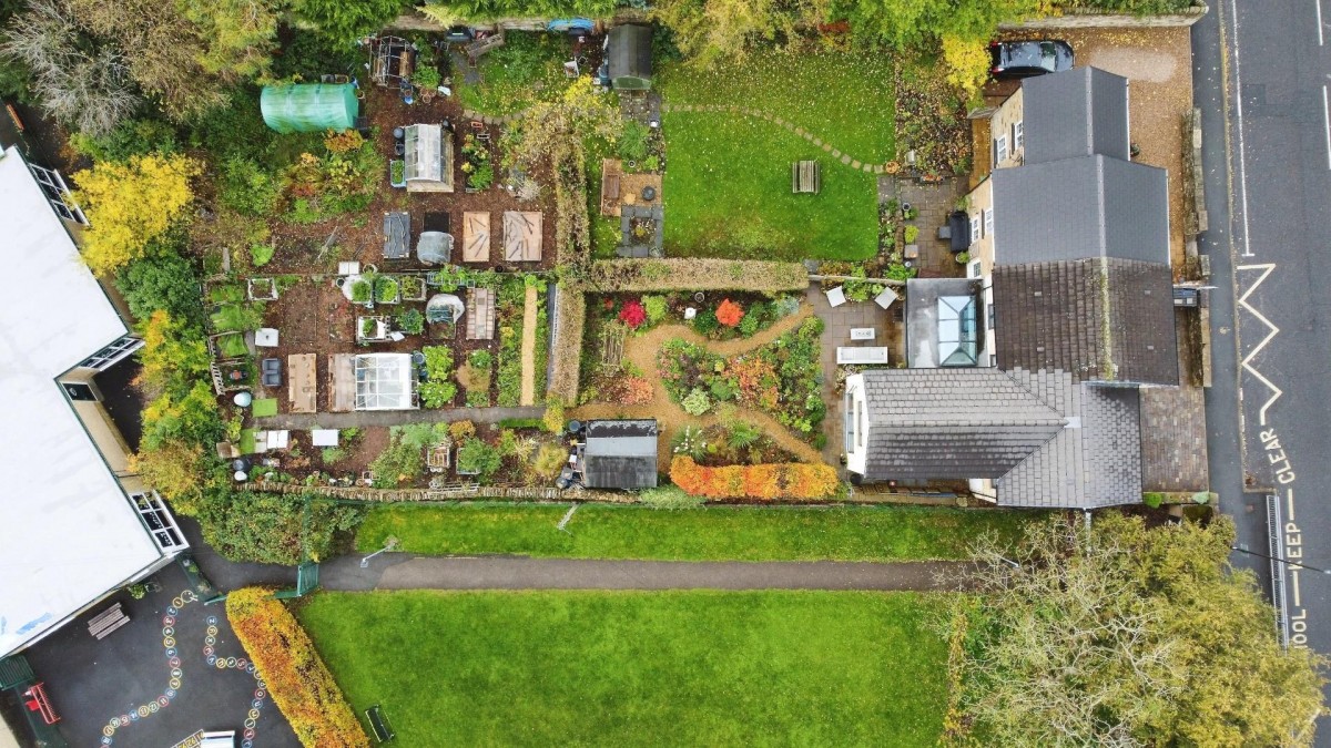 Storrs Road, Brampton, Chesterfield, S40 3QA