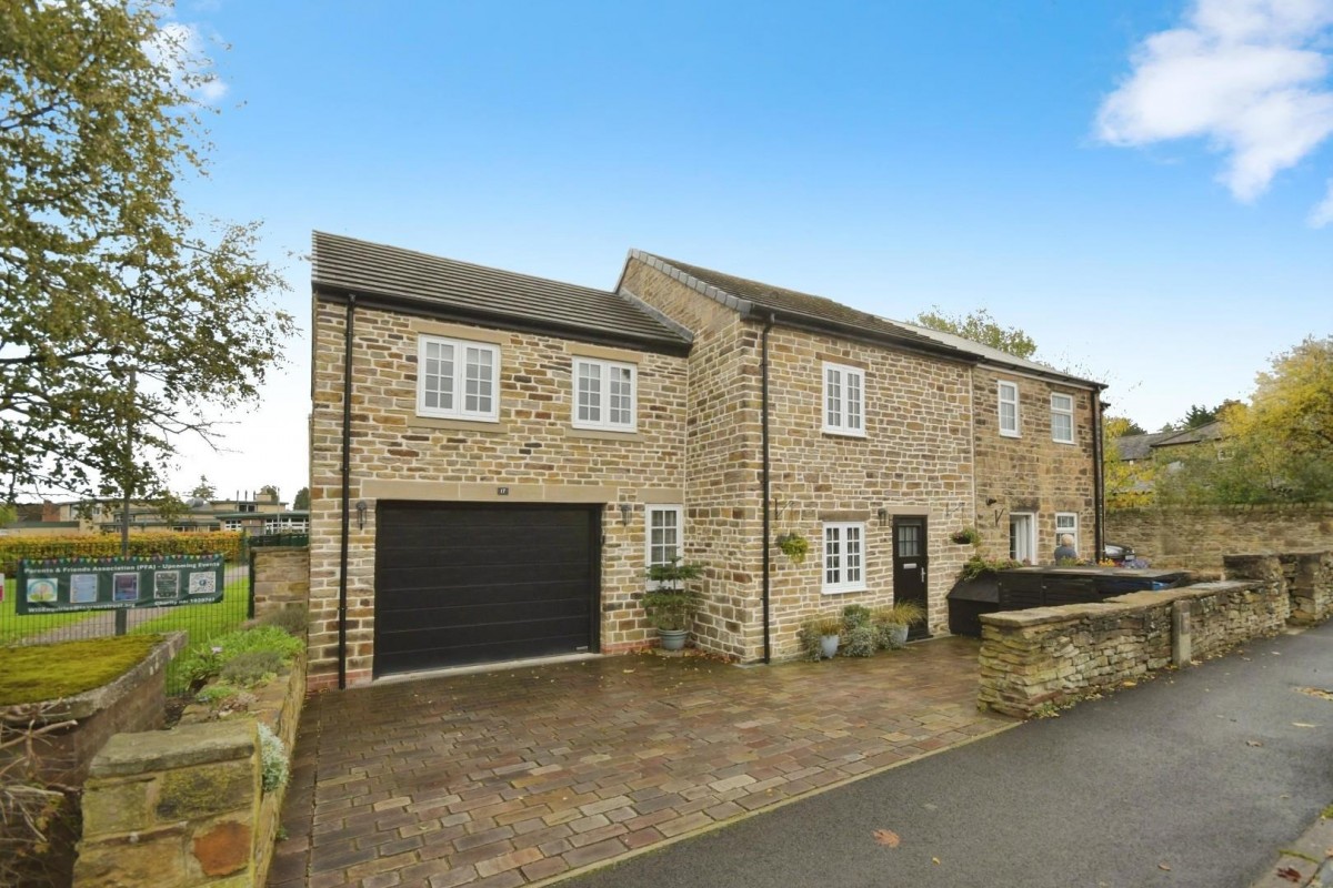 Storrs Road, Brampton, Chesterfield, S40 3QA