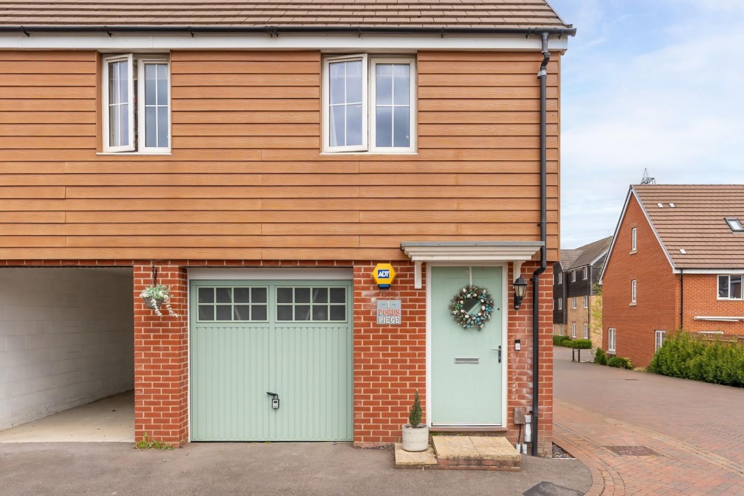 Porus Piece, Leighton Buzzard