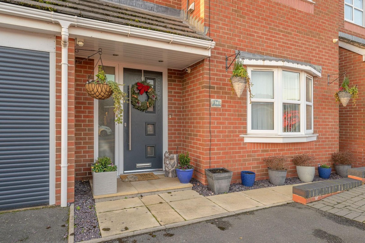 Cinder Road, Gornal Wood