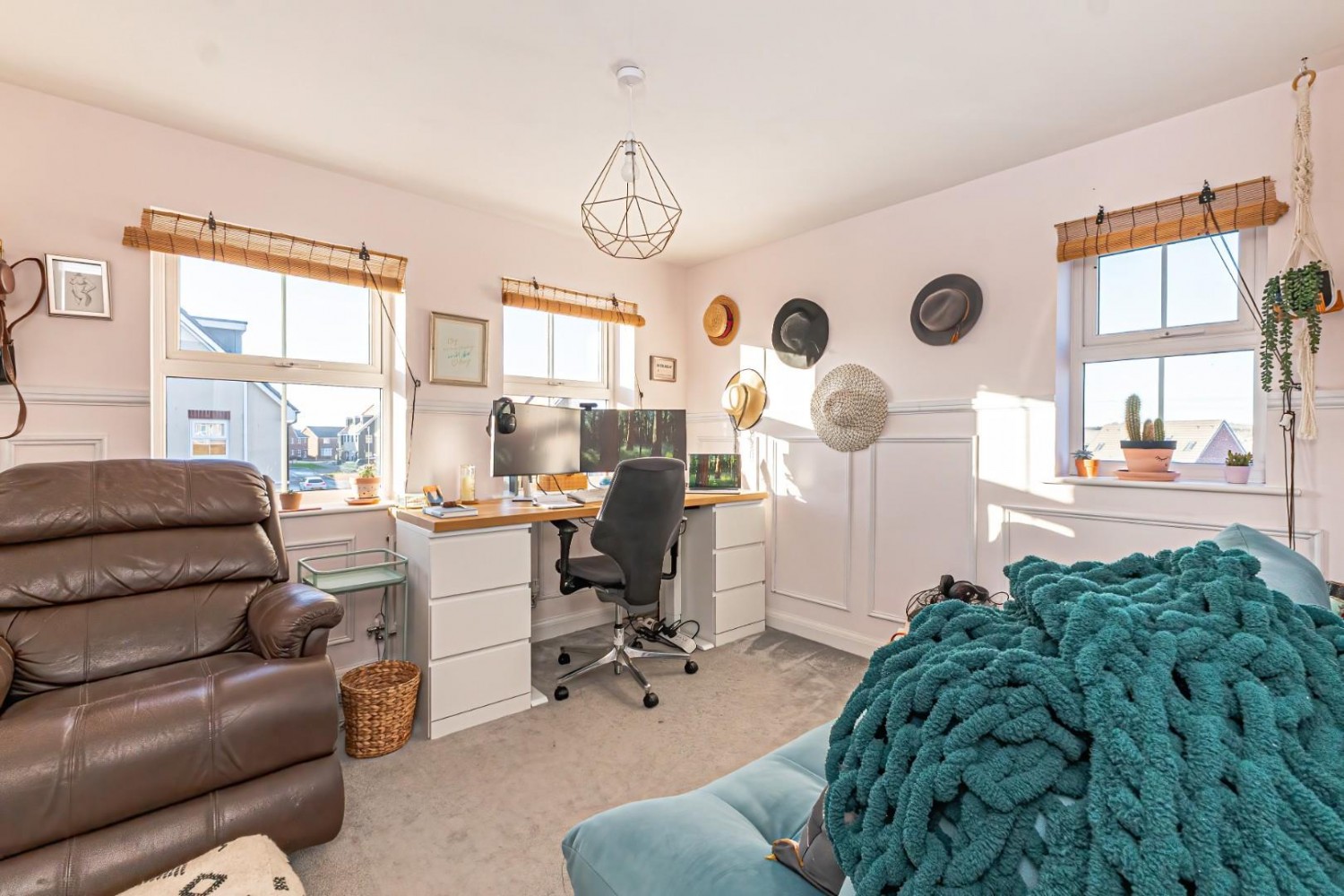 Wallis Drive, Leighton Buzzard