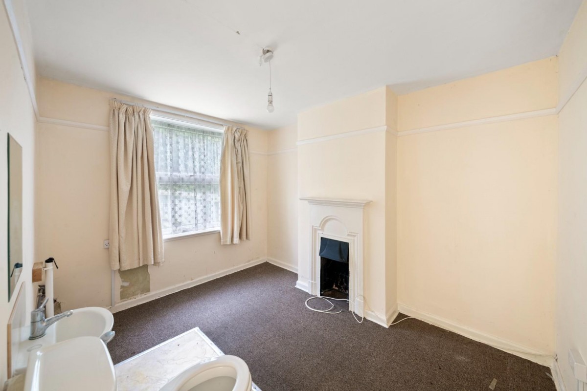 Halsway, Hayes, UB3 3JT