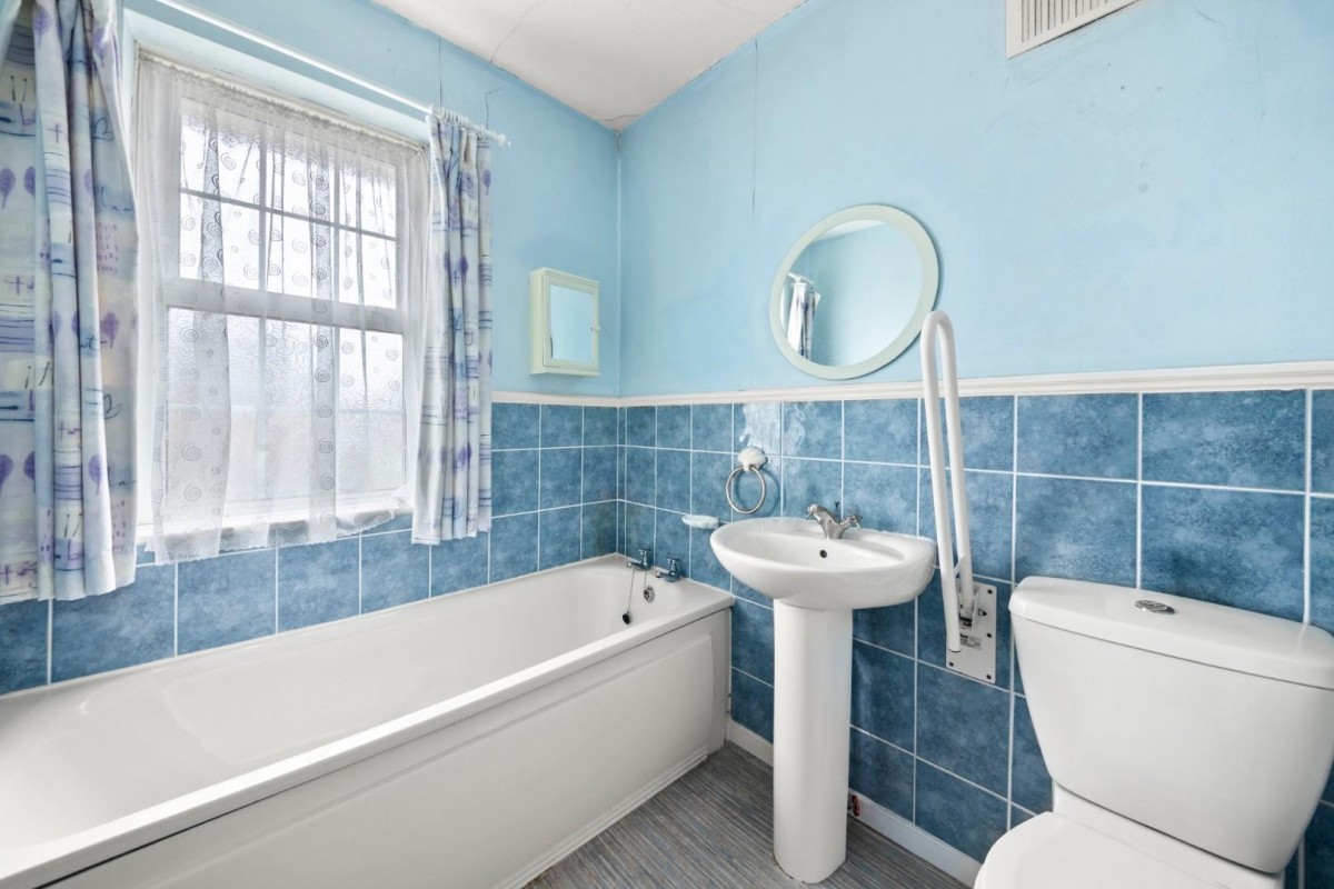 Halsway, Hayes, UB3 3JT