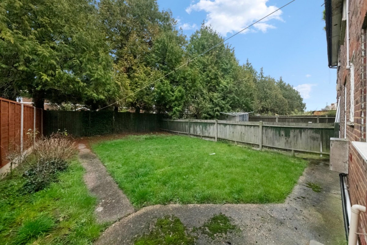 Halsway, Hayes, UB3 3JT