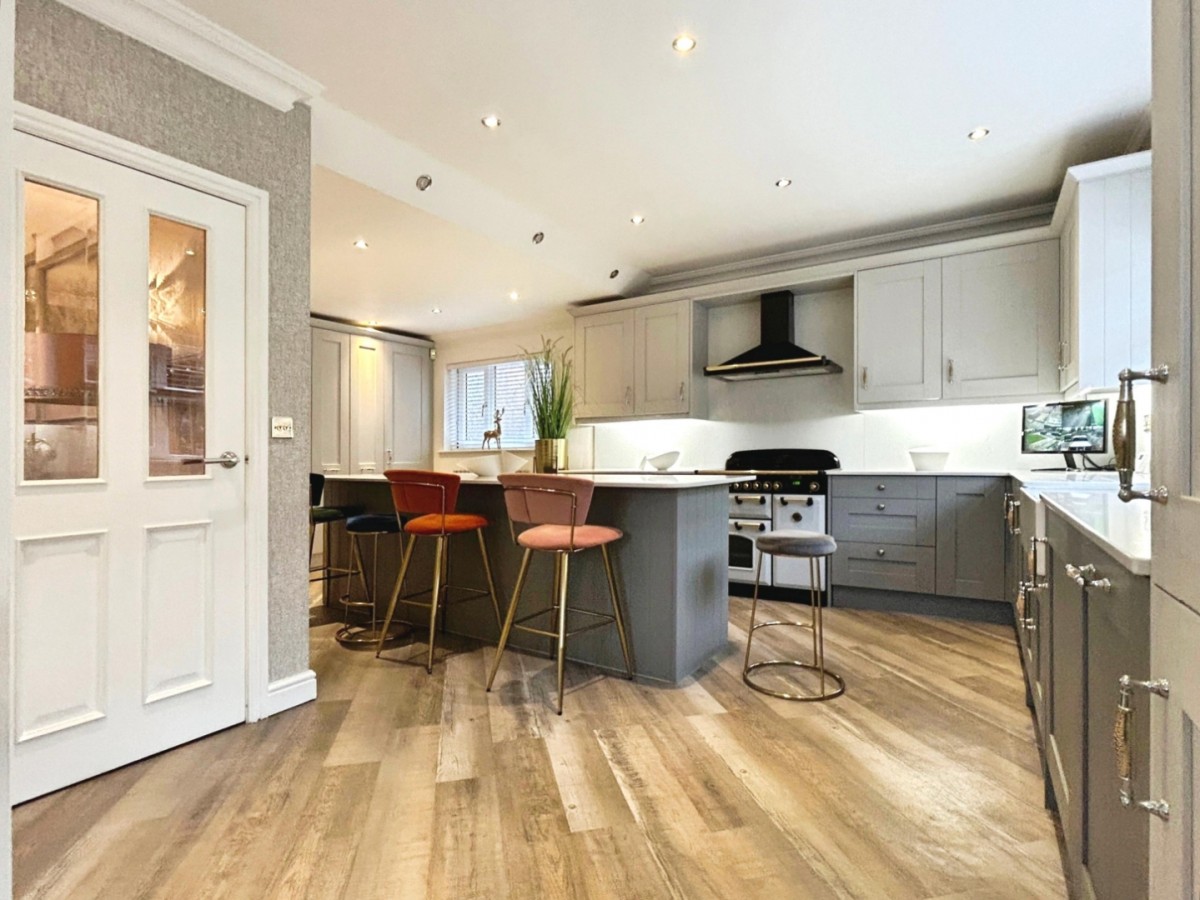 Wakefield Road, Staincross, Barnsley S75 6JY