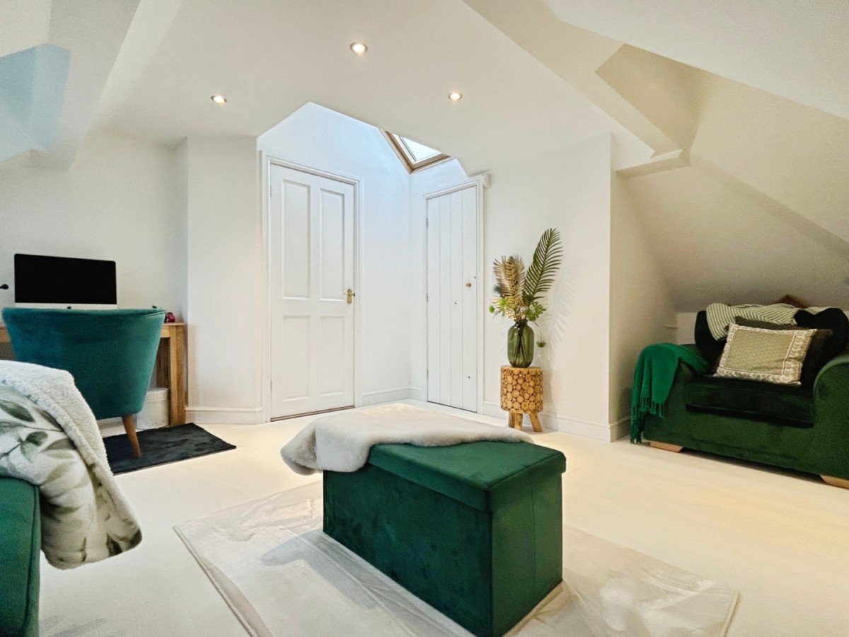 Wakefield Road, Staincross, Barnsley S75 6JY