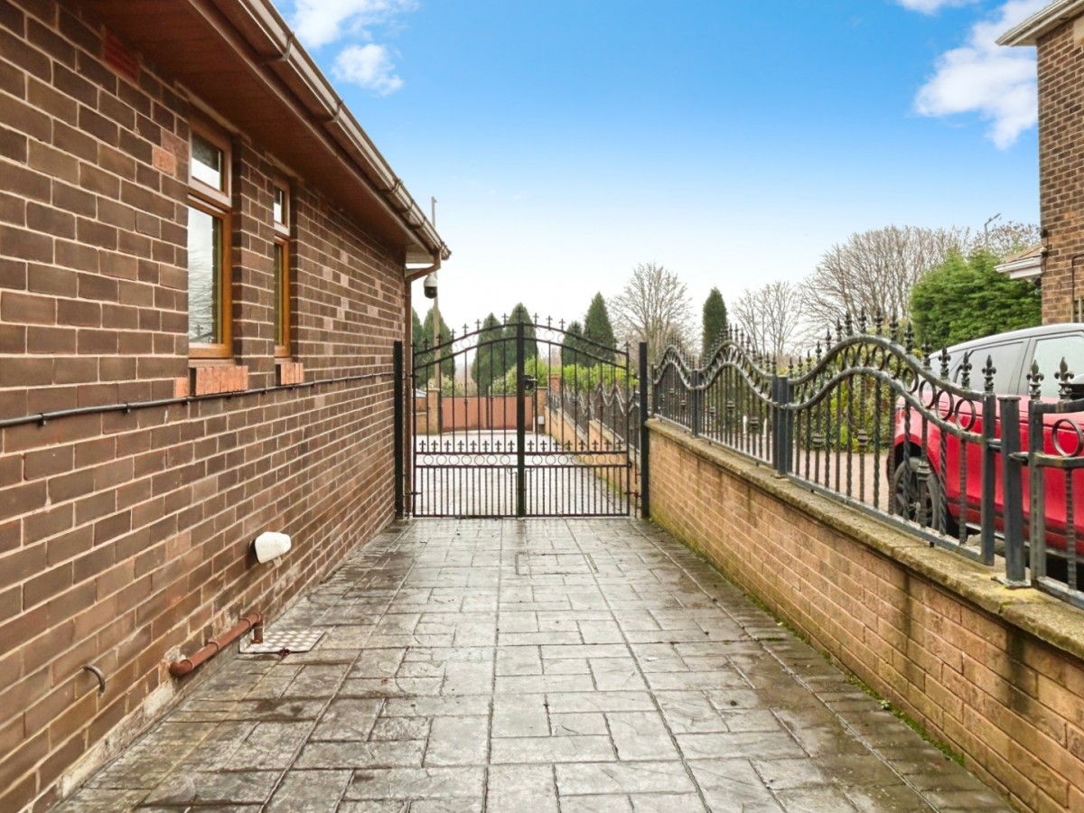 Wakefield Road, Staincross, Barnsley S75 6JY