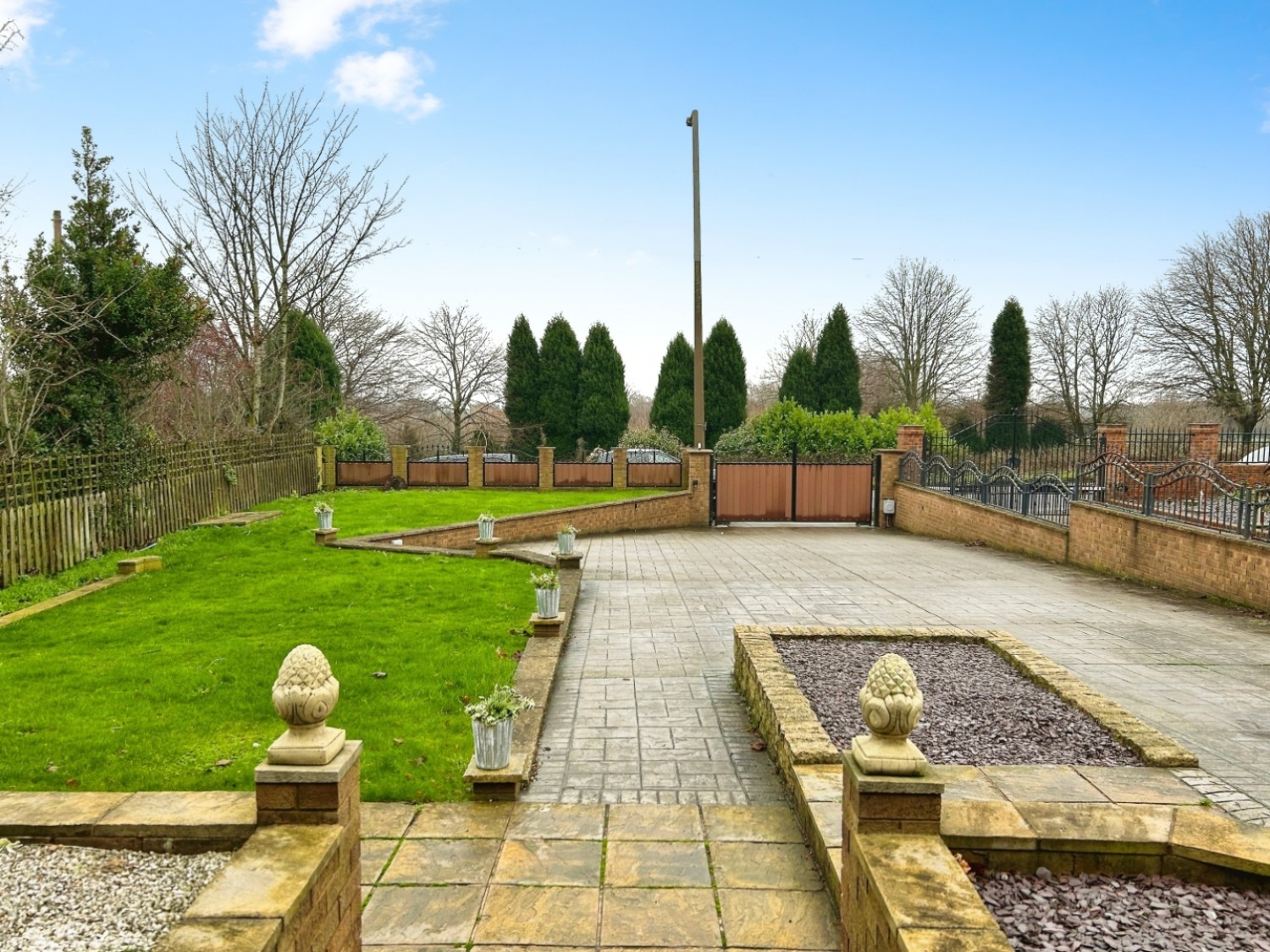 Wakefield Road, Staincross, Barnsley S75 6JY