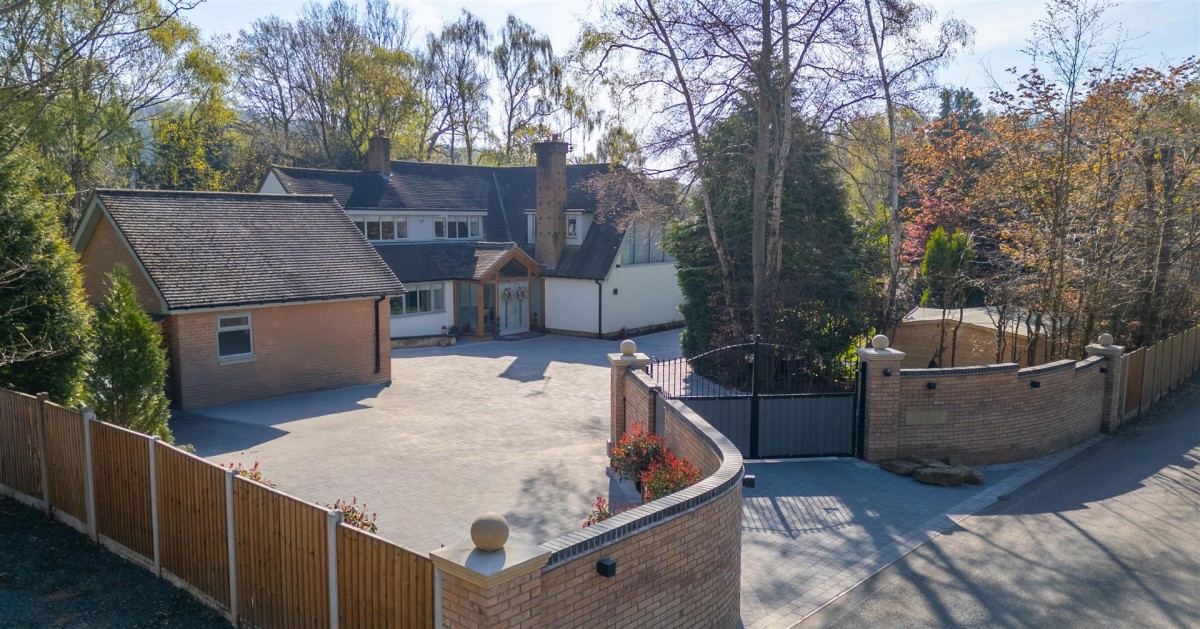 Lawnswood Drive, Lawnswood, Stourbridge, DY7 5QW