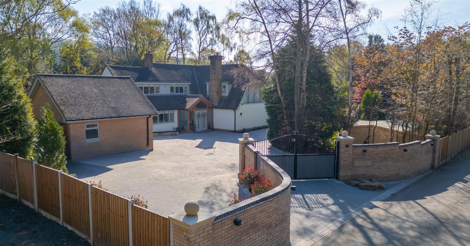 Lawnswood Drive, Lawnswood, Stourbridge, DY7 5QW