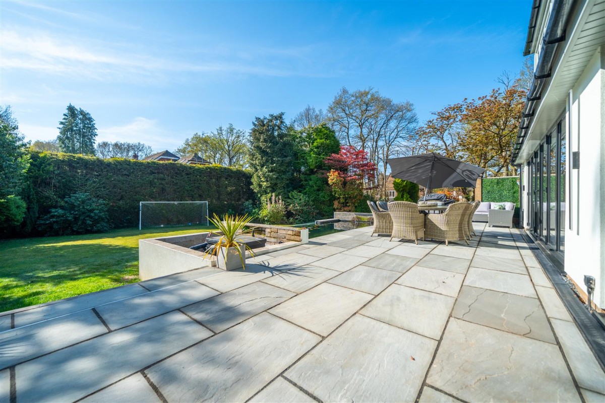 Lawnswood Drive, Lawnswood, Stourbridge, DY7 5QW