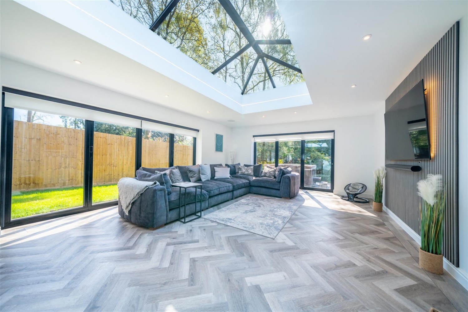 Lawnswood Drive, Lawnswood, Stourbridge, DY7 5QW