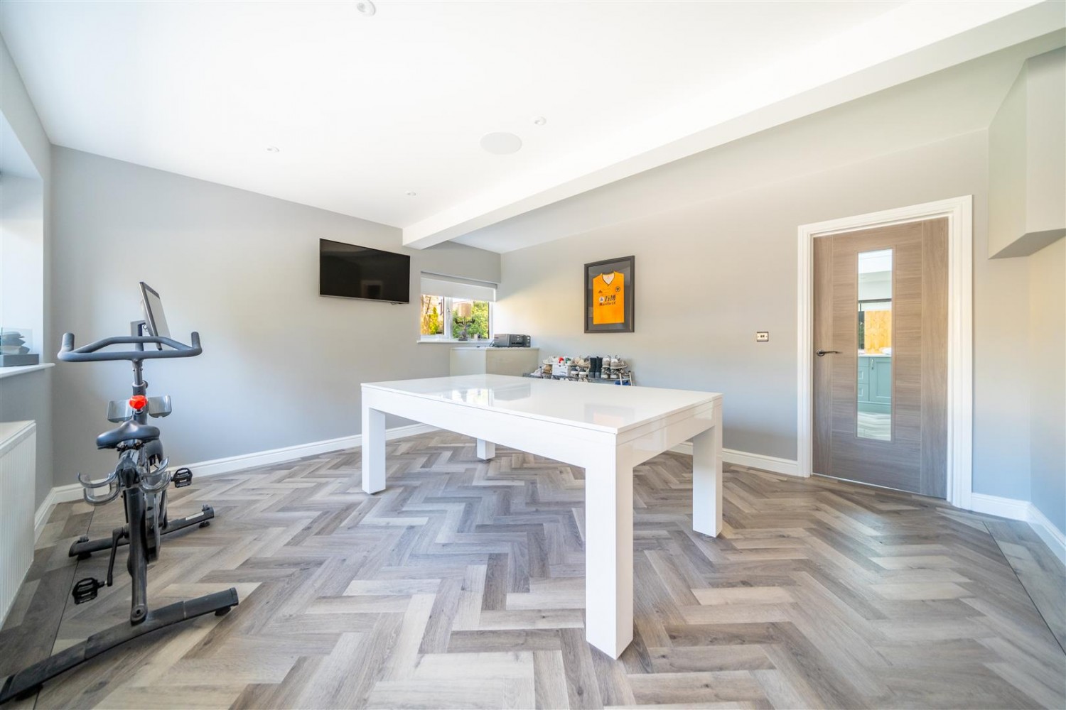 Lawnswood Drive, Lawnswood, Stourbridge, DY7 5QW