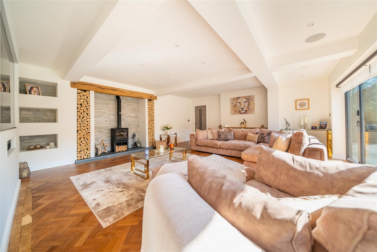 Lawnswood Drive, Lawnswood, Stourbridge, DY7 5QW