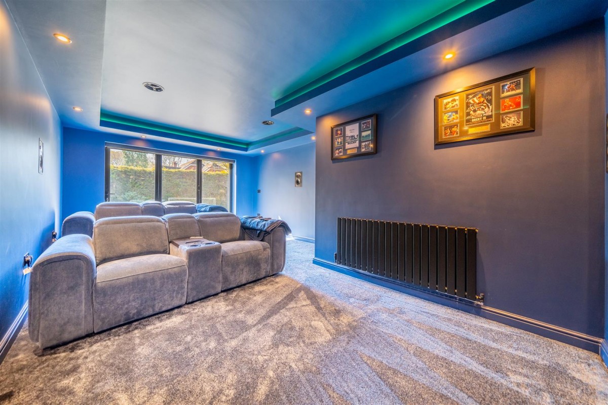 Lawnswood Drive, Lawnswood, Stourbridge, DY7 5QW