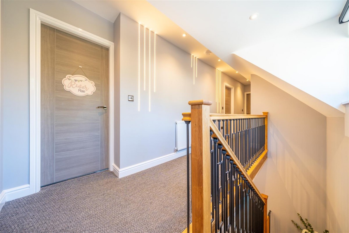 Lawnswood Drive, Lawnswood, Stourbridge, DY7 5QW