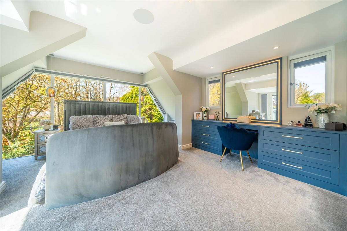 Lawnswood Drive, Lawnswood, Stourbridge, DY7 5QW