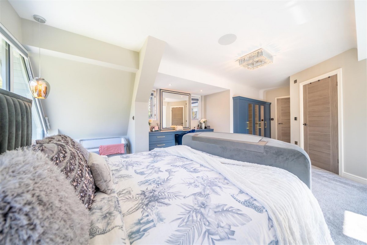 Lawnswood Drive, Lawnswood, Stourbridge, DY7 5QW