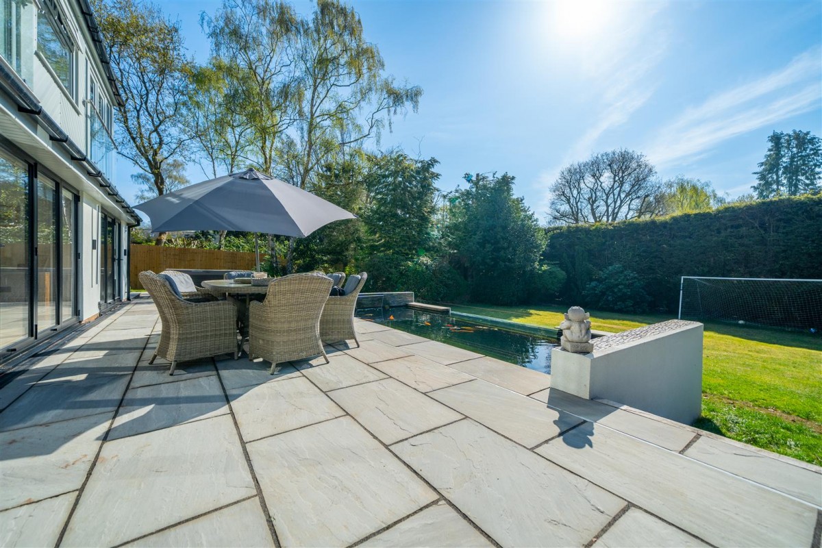 Lawnswood Drive, Lawnswood, Stourbridge, DY7 5QW