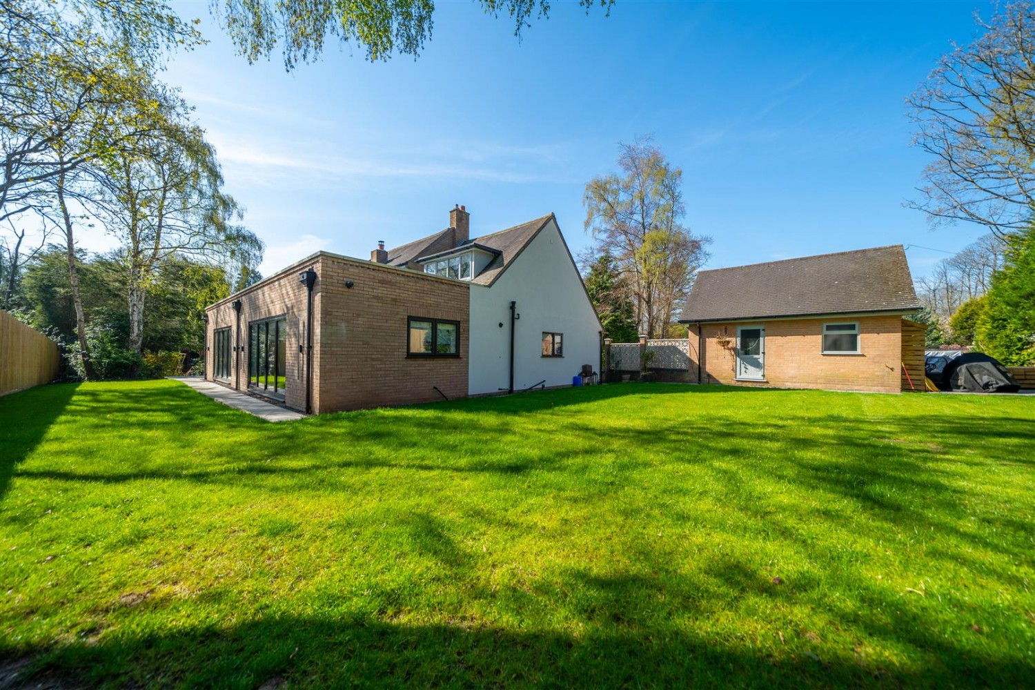 Lawnswood Drive, Lawnswood, Stourbridge, DY7 5QW