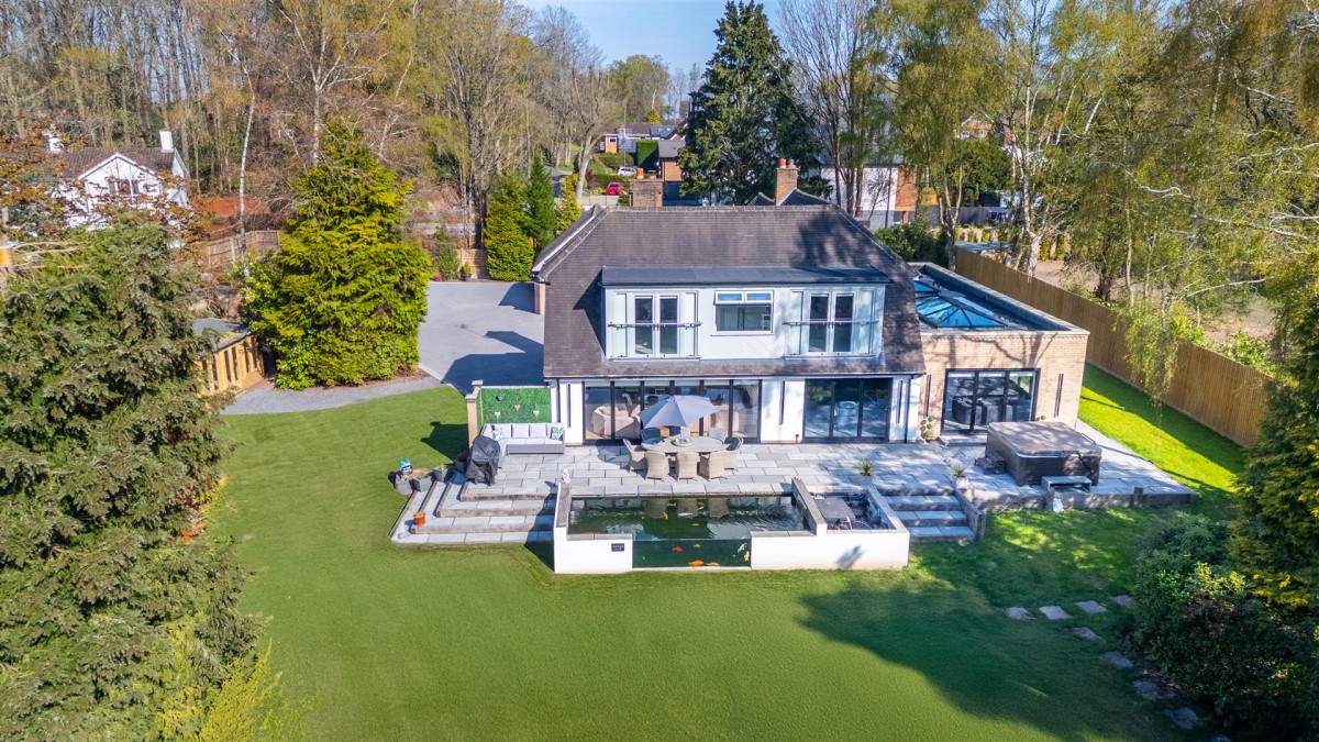 Lawnswood Drive, Lawnswood, Stourbridge, DY7 5QW