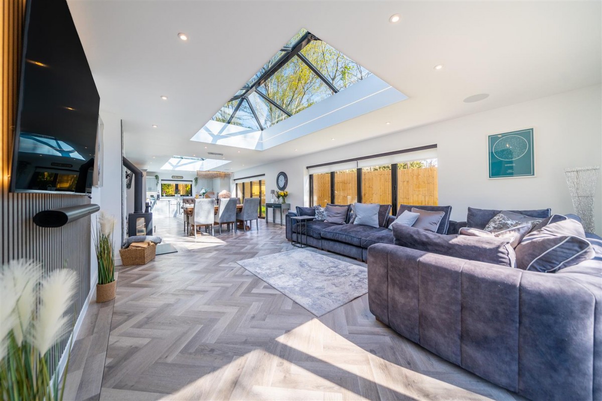 Lawnswood Drive, Lawnswood, Stourbridge, DY7 5QW