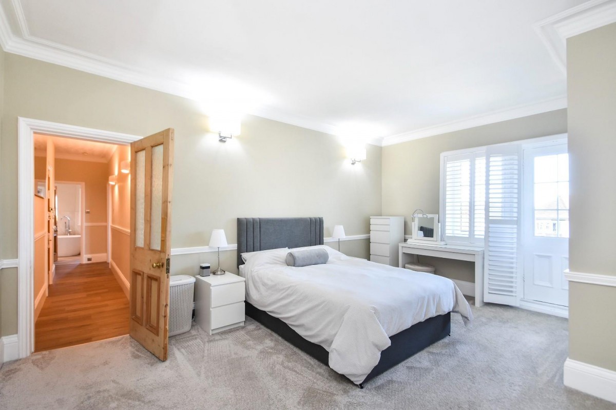 Harlow Oval, Harrogate, HG2 0DS